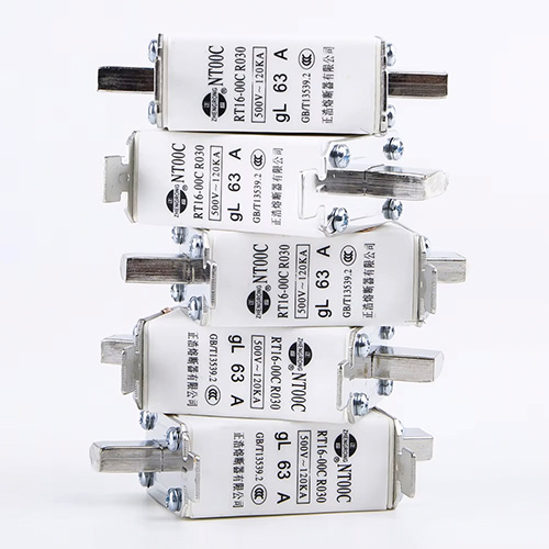 Ohiko handizkako Behe-tentsioko NT00C AC Fuse Link Labana Little Blade Hausteko gaitasun handiko Kobrea 100A CE